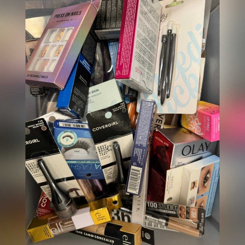 Lot of 30 beauty cosmetics, mix of new products with your box